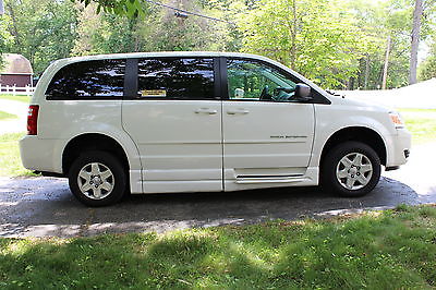 Dodge : Grand Caravan Grand Caravan Nice 2010 Grand Caravan Completely Handicap Accessible with automatic ramp/doors