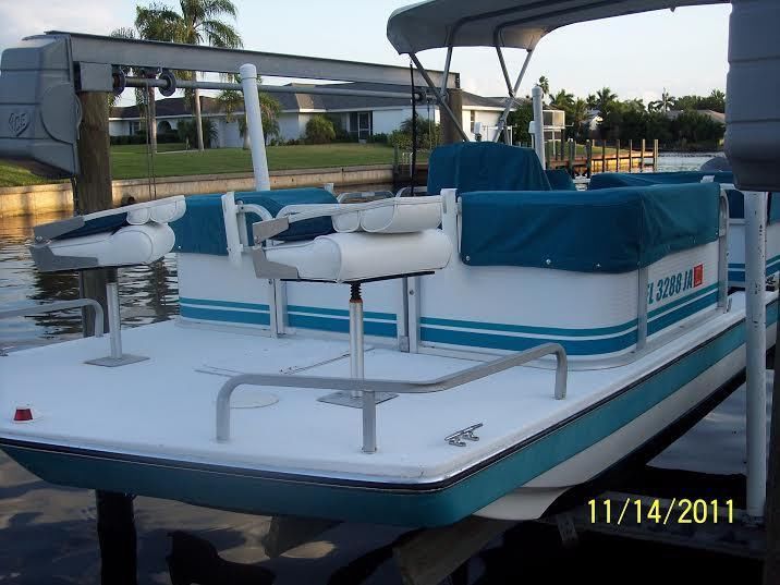 22' 1993 Hurricane Deck Boat