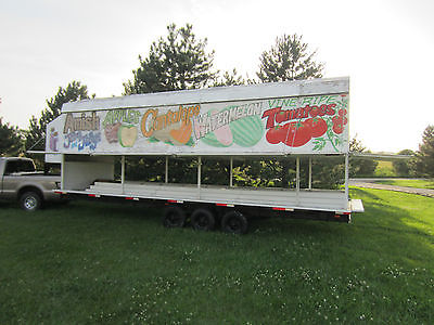 1985 28' gooseneck flatbed Produce trailer enclosed