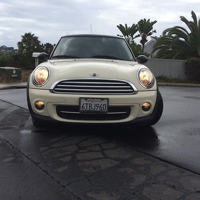 Mini : Cooper Base Hatchback 2-Door Execellent condition fully loaded Clean title clean car fax