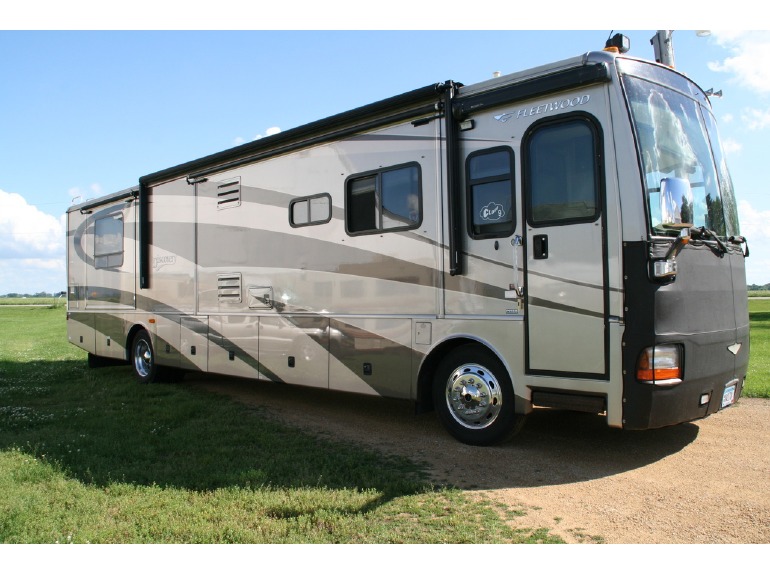 2005 Fleetwood Discovery 39L