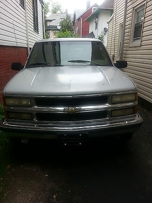 Chevrolet : Other 1500 1995 chevy surburban truck 1500 silver power windows power locks roof rack