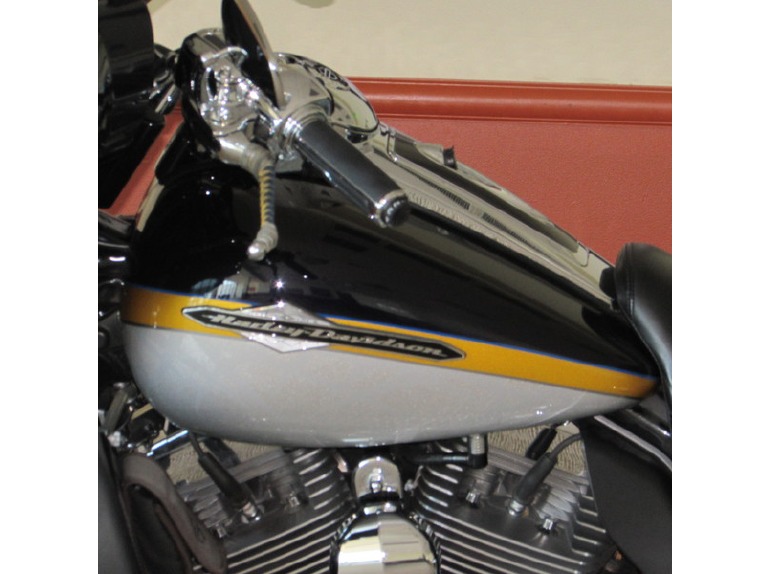 2012 Harley-Davidson FLHTCUSE7 - CVO Ultra Classic Electra Gl