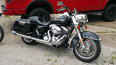 Harley-Davidson : Touring 2012 harley road king bagger with only 5000 miles
