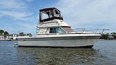 1982 Cruisers Yachts 288 Villa Vee - Flybridge Cruiser 29 Foot