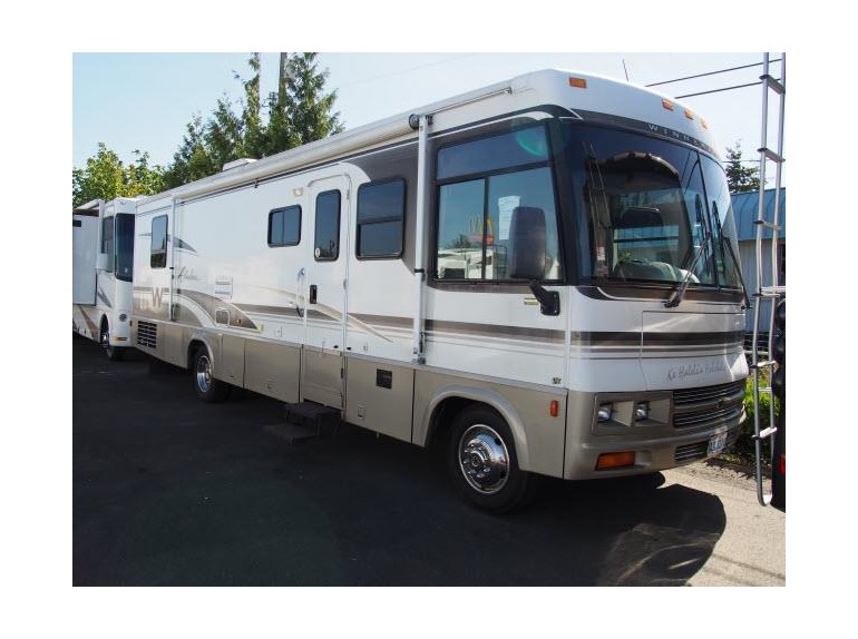 2001 Winnebago Adventurer 32V