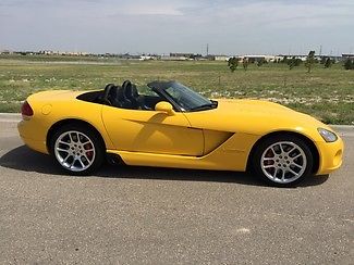 Dodge : Viper SRT10 2005 yellow srt 10 8.3 l v 10 6 speed only 679 mi 505 hp immaculate condition