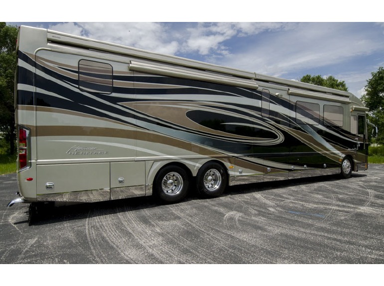 2015 American Coach American Heritage 45T Triple Full Wall Slide Bath & 1/2