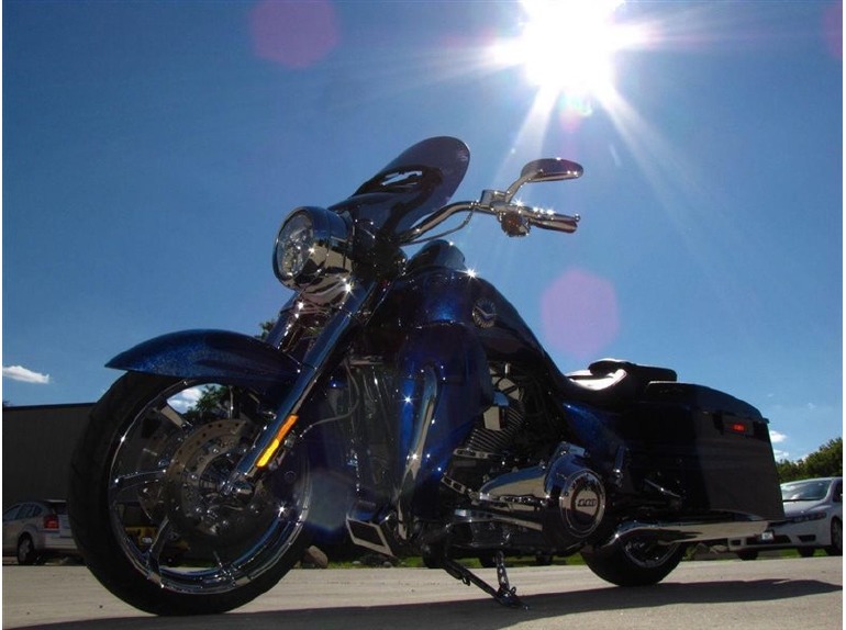 2013 Harley-Davidson CVO ROAD KING SCREAMIN EAGLE FLHRSE