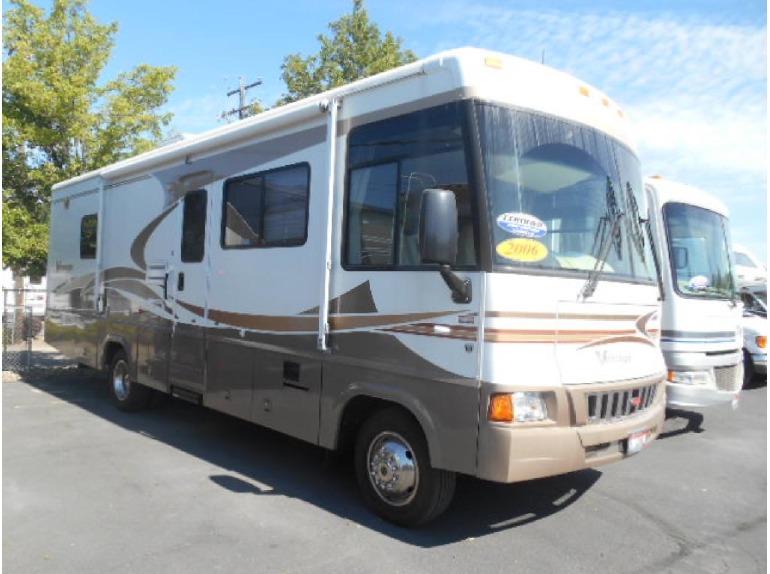 2006 Winnebago Voyage 31W