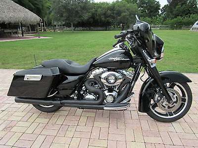 Harley-Davidson : Touring Beautiful Street Glide Harley Davidson Motorcycle In Excellent Condition.