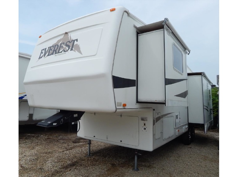 2002 Keystone Everest 323P w/ Triple Slide Out Rear Ki