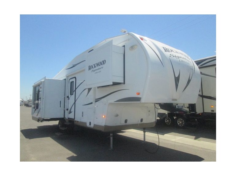 2013 Forest River Rockwood Signature Ultra Lite 8289WS