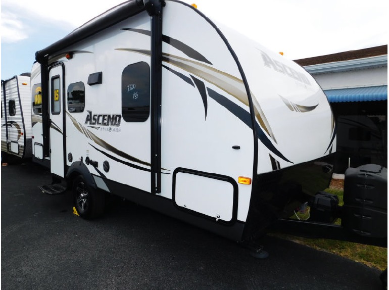 2015 Evergreen ASEND 171RD  REAR DINETTE  1-OWNER   3320 POUNDS  NICE