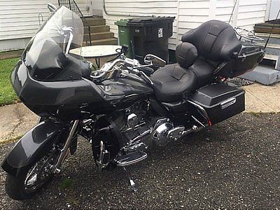 Harley-Davidson : Touring 2011 harley davidson touring road glide cvo ultra 2800 miles