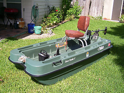 Pelican 2005 Bass Raider 8 Fishing Boat/Trolling Motor /Battery