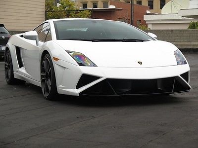Lamborghini : Gallardo in Bianco Monocerus with only 4,314 miles! 2014 lamborghini gallardo lp 560 white with black low miles