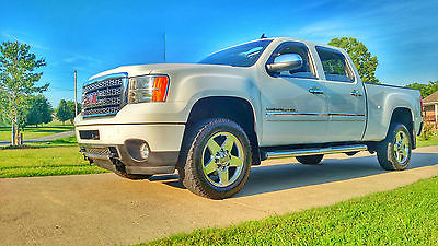 GMC : Sierra 2500 Navigation Camera Sunroof Heat Cool Seats TV Rims 4x4  GMC 2500 Denali HD Crew Comparable Submodels Chevrolet Silverado Dodge Ram 1500