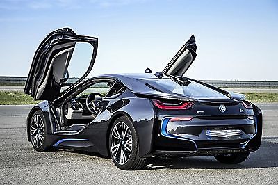BMW : i8 Pure Impulse World Pure Impulse World package!  ONE OWNER!  Only 400km