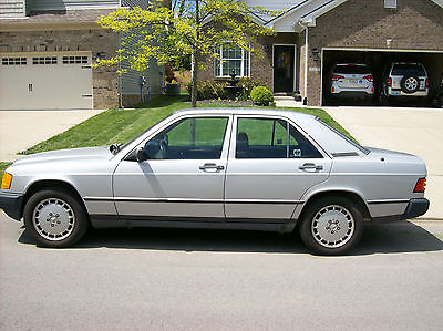 Mercedes-Benz : 190-Series 190E 1988 mercedes benz 190 e 2.3 sedan 4 door 2.3 l