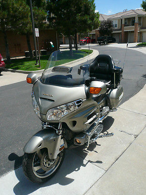 Honda : Gold Wing 2002 honda goldwing in a good condition