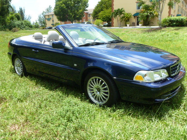Volvo : C70 2dr Conv 2.4 2004 volvo lpt converitible very nice condition 2 owner clean carfax
