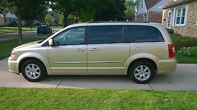 Chrysler : Town & Country TOURING 2011 chrysler town and country only 20 k miles 16 500