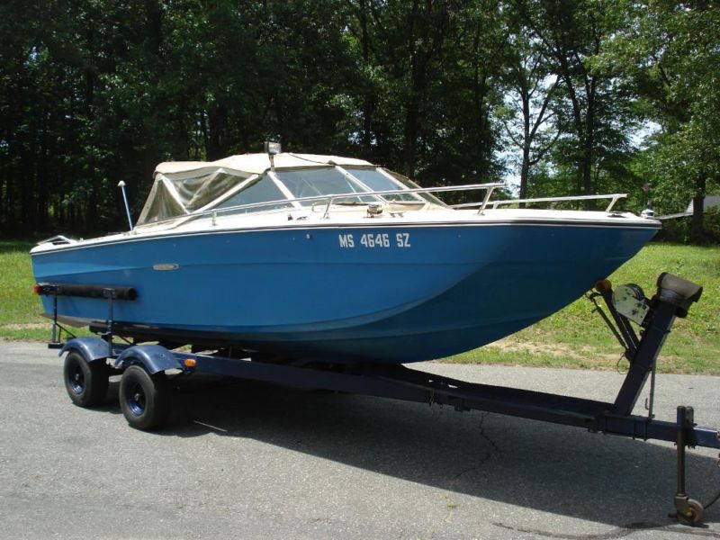 SEA RAY 190, New Engine and outdrive, low hours
