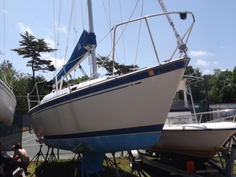 1986 O'Day 27 Foot Salboat w/ 4 Stroke Outboard, Wheel and Pedestal