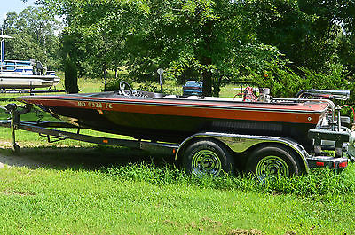 Vintage 1976 Checkmate Jet Boat 18.5' with 460 Ford Engine & Berkely Jet Drive