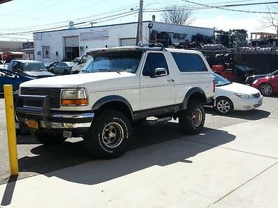 Ford : Bronco white, no rust or rot, 4