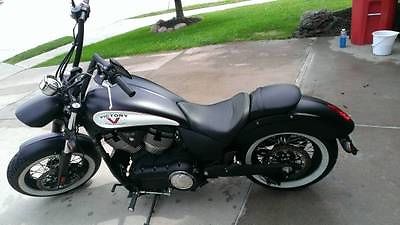 Victory : HIGH BALL 2013 victory high ball motorcycle like new condition flat black white