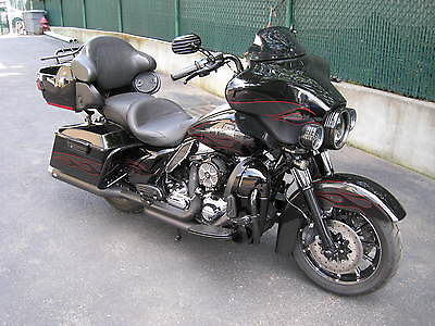 Harley-Davidson : Touring 2010 screamin eagle ultra classic with reverse only 9 950 miles
