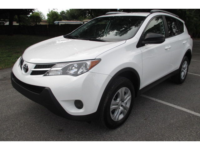 Toyota : RAV4 FWD 4dr LE ( 2014 toyota rav 4 le fl suv clean carfax price to sell l k call now