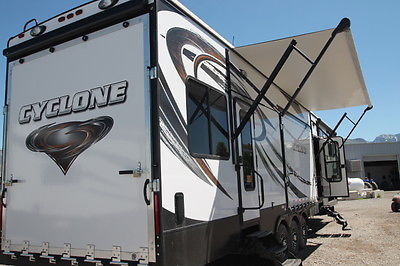 New Cyclone 4200 Toy Hauler Shipping Included Warranty Money Back Gaurantee