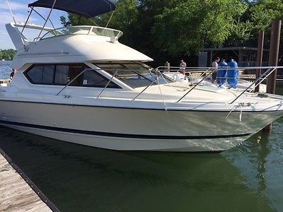 2004 Bayliner Command Bridge with Generator and Trailer