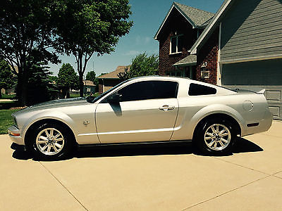 Ford : Mustang none  2009 mustang great condition manual transmission 6 cyl 45 k miles