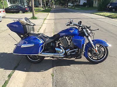 Victory 2013 victory cross country tour salvage damaged runs only 3500 106 engine