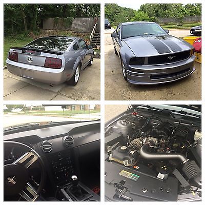 Ford : Mustang Premium  Beautiful Tungsten Grey Mustang with black racing detail in like new condition!!