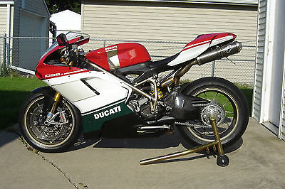 Ducati : Superbike Ducati 1098S Tricolore Very Clean Lots of Carbon Fiber Ducati Foot Pegs Seat