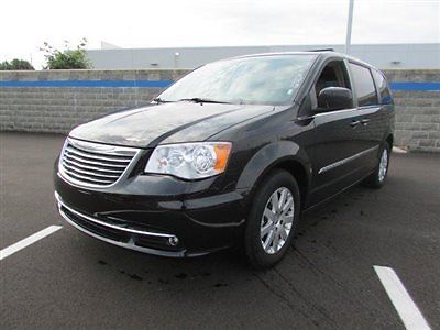 Chrysler : Town & Country 4dr Wagon Touring 4 dr wagon touring low miles van automatic v 6 cyl black