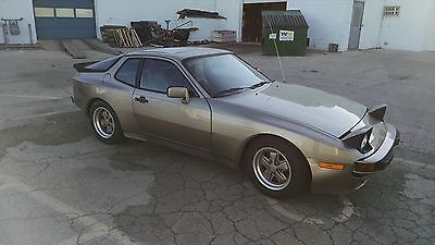 Porsche : 944 Base Coupe 2-Door 1984 porsche 944 base coupe 2 door 2.5 l low milage no rust low reserve