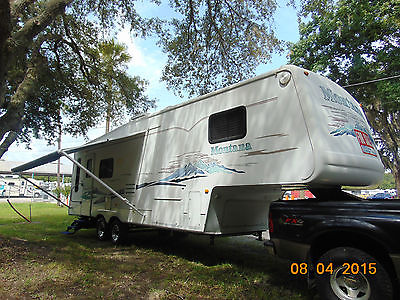 MONTANA  Fifth Wheel RV  Unit is in good shape and very clean inside.