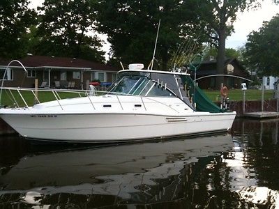 2000 Pursuit Freshwater 3000 Express with trailer