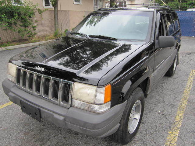 Jeep : Grand Cherokee 4dr Laredo 4 1 owner limited tsi low miles 58000 miles 58000 miles runs great warr 100 pix