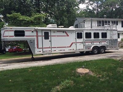 2005 Cherokee 4 horse trailer with LQ