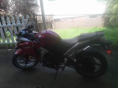 Honda : CBR Honda CBR 250 2012 red