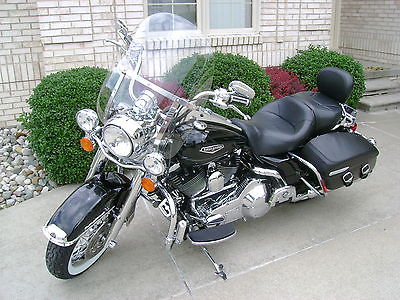 Harley-Davidson : Touring 2006 harley davidson touring with all original accessories 12 400 or best offer