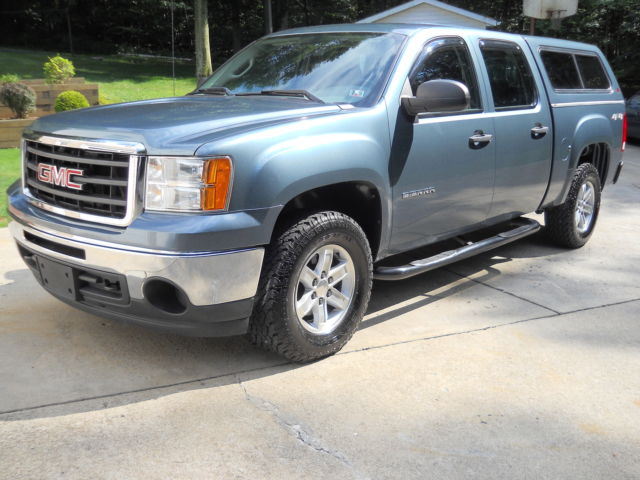 GMC : Sierra 1500 4WD Crew Cab 4 x 4 5.3 v 8 engine automatic transmission excellent condition