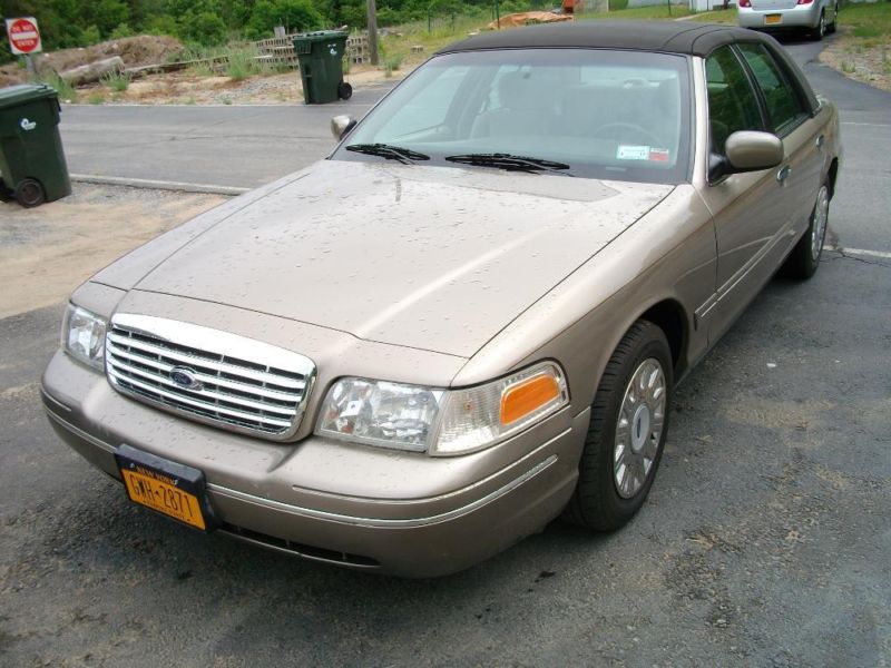 2003 ford crown victoria